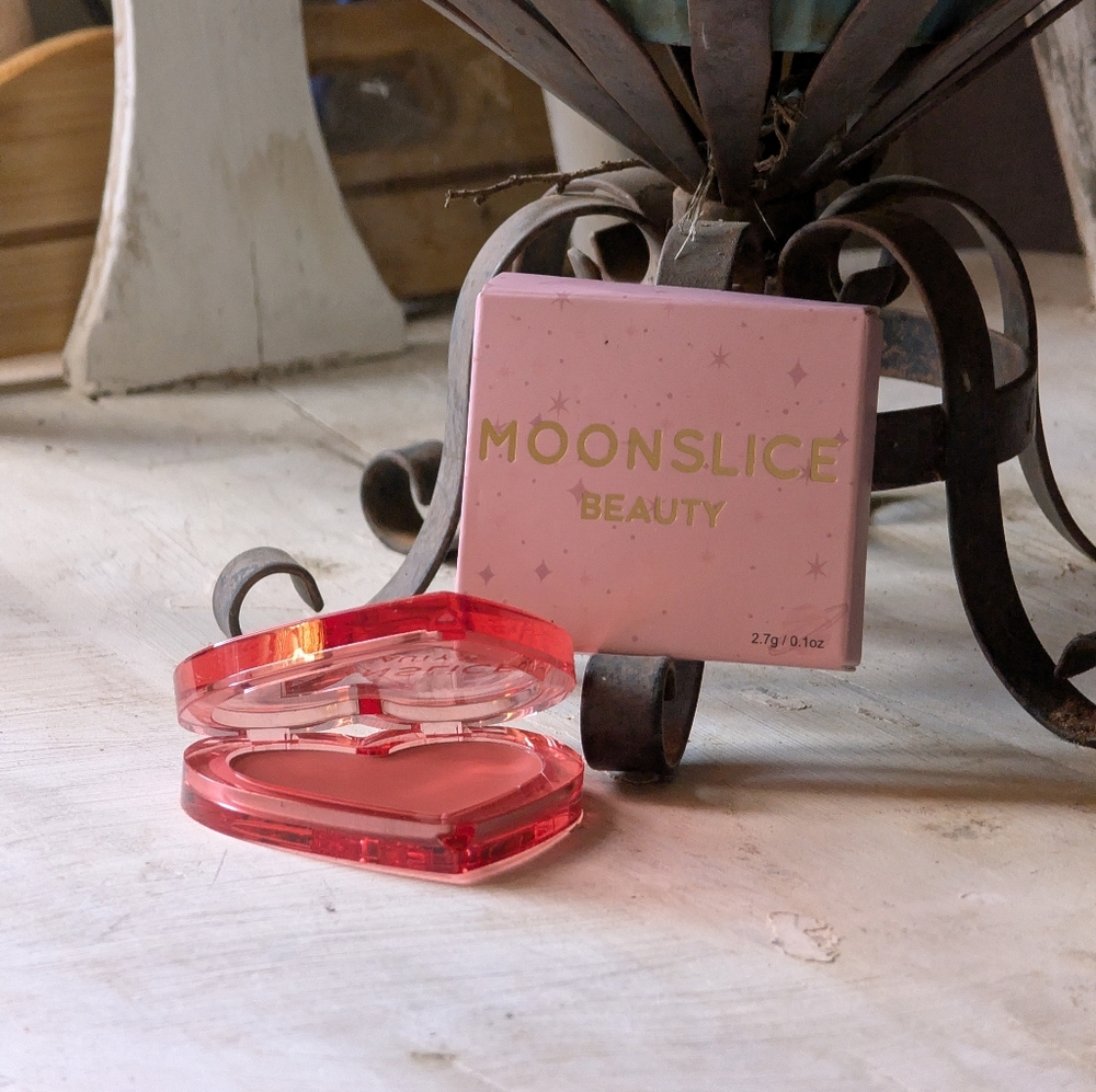 Moonslice Beauty Heart-Shaped Blush (NIB)